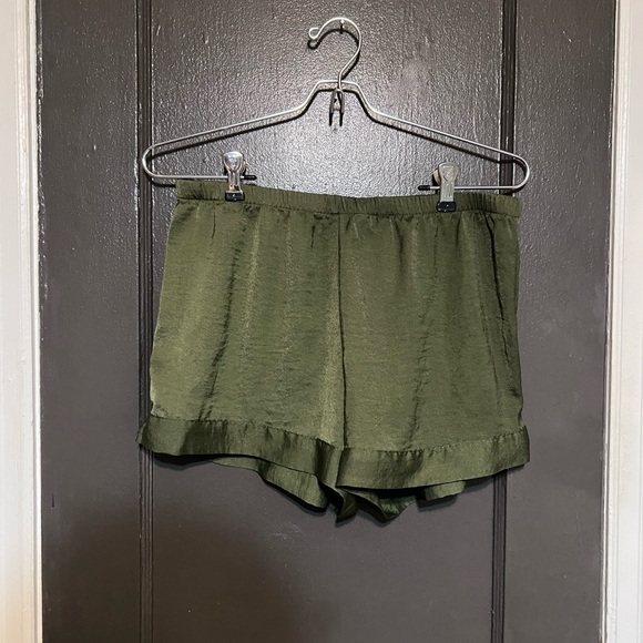 stars above Olive Green Relaxed Elastic Waist Shorts - Picture 3 of 6